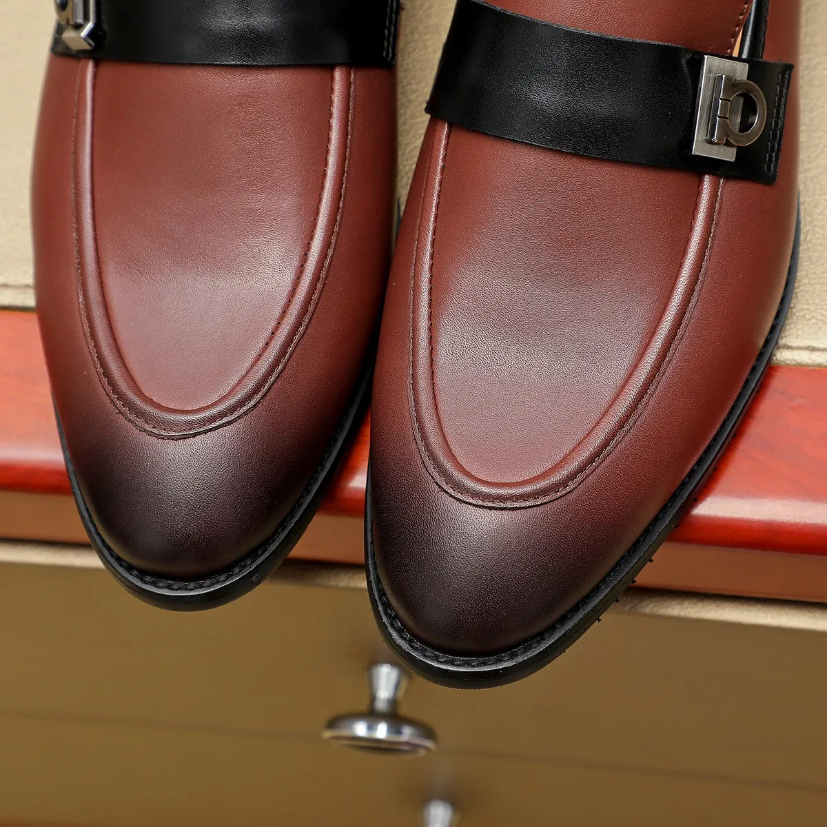 Men's shoes 💰460 Ferragamo [Ferragamo] top imported suit men's shoes 💯Original copy of the official website, product materials: selected imported embossed calfskin + luxury hardware buckle accessories ~ imported water-dyed cow 🐂 leather lining. Strong three-dimensional visual effect, original combination outsole, multiple colors available😘 Size: 39-44 (38.45.46. Customized)